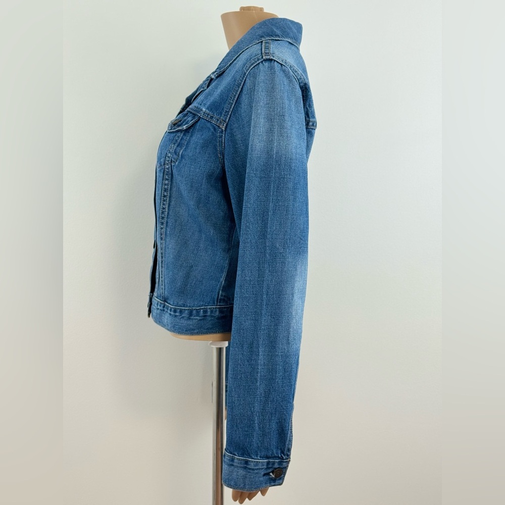Old Navy Medium Washed Cropped Blue Denim Trucker's Jacket, Women's Size Medium - Picture 6 of 12